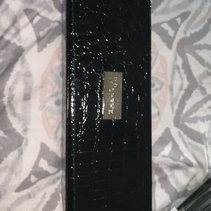 Morphe case brush holder